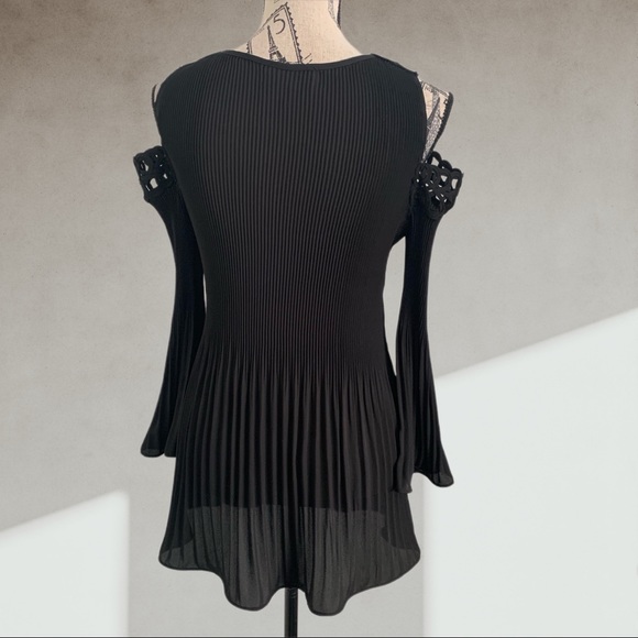 FRANK LYMAN off shoulder top SMALL - Picture 8 of 9